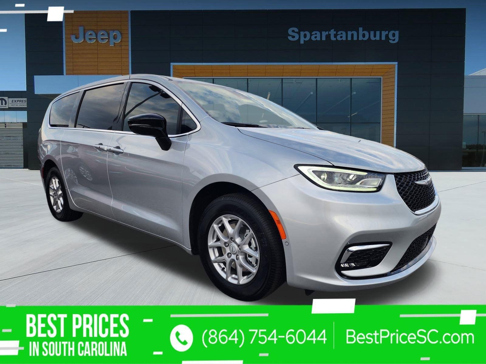 2026 Chrysler Pacifica Select's photo
