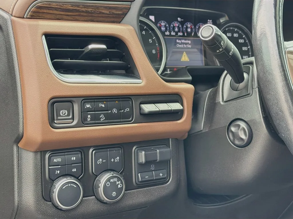 Used 2021 EMPIRE BEIGE METALLIC Chevrolet High Country image 10