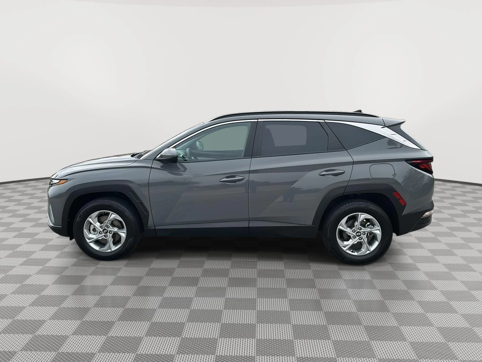 Used 2024 Hampton Gray Hyundai SEL image 8