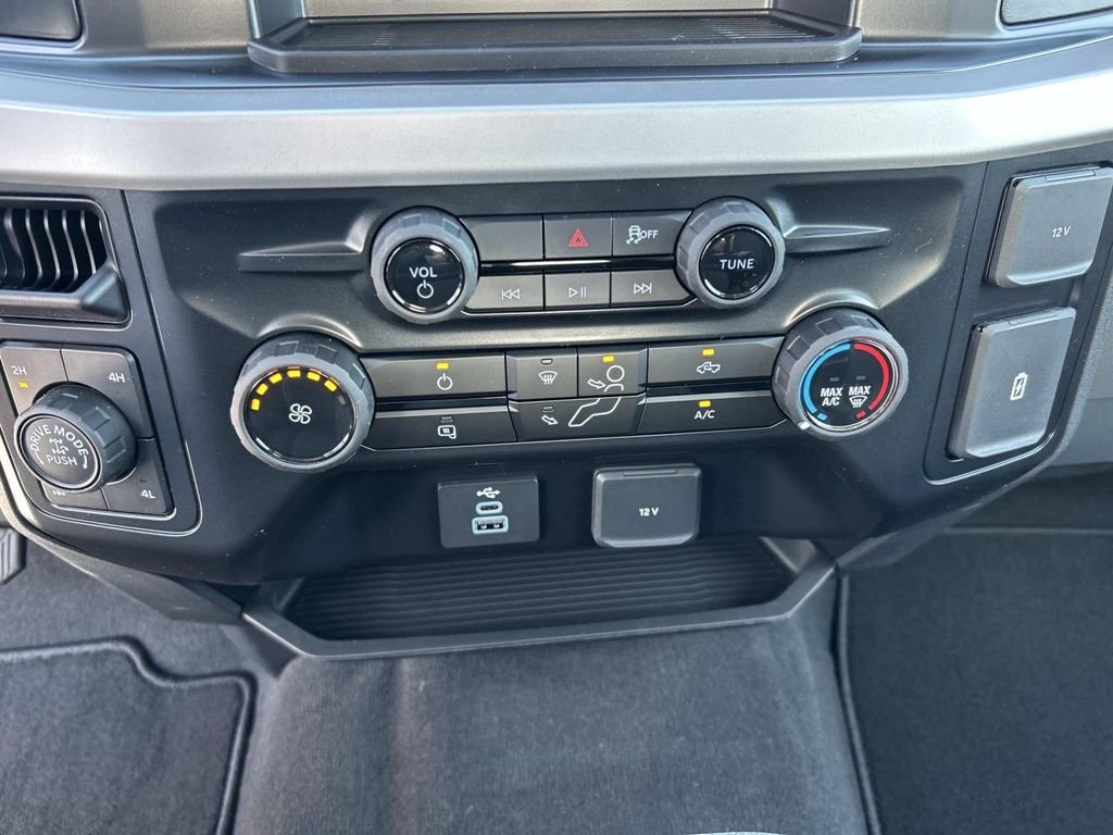New 2027 Oxford White Ford F-250® XL image 18