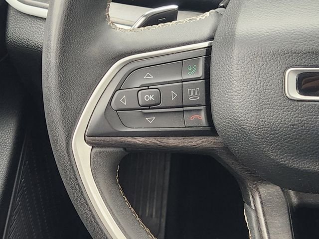 Used 2023 White/off-white Jeep Limited image 29