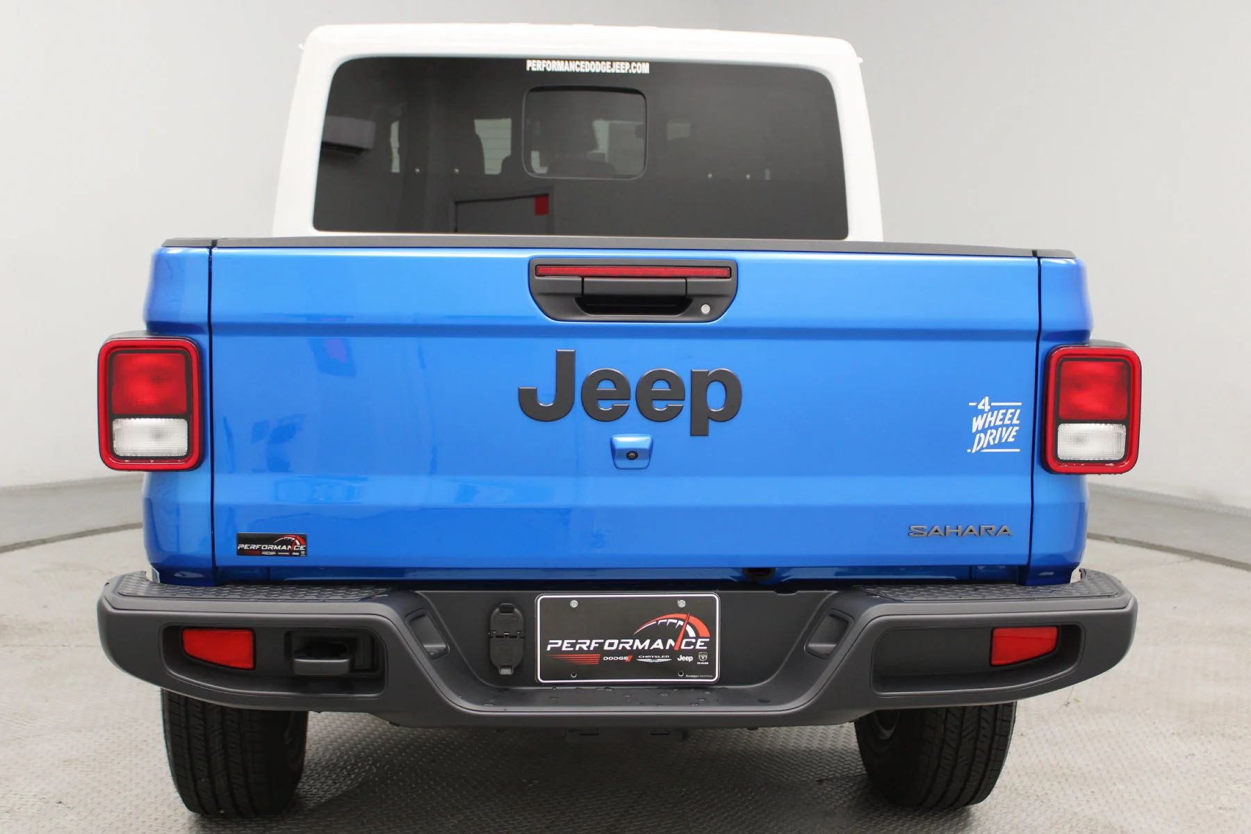 New 2026 Hydro Blue Pearl-Coat Exterior Paint Jeep Sahara image 33