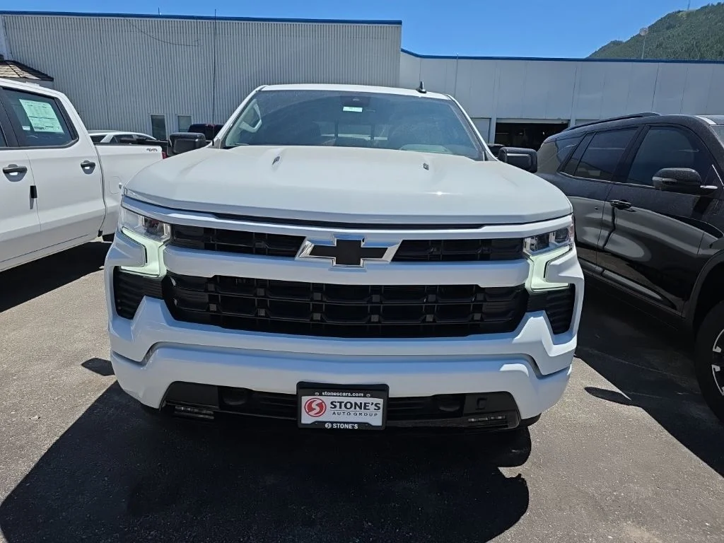 New 2026 Summit White Chevrolet RST image 2