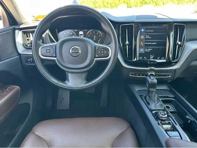 Used 2020 Black Volvo Momentum image 5