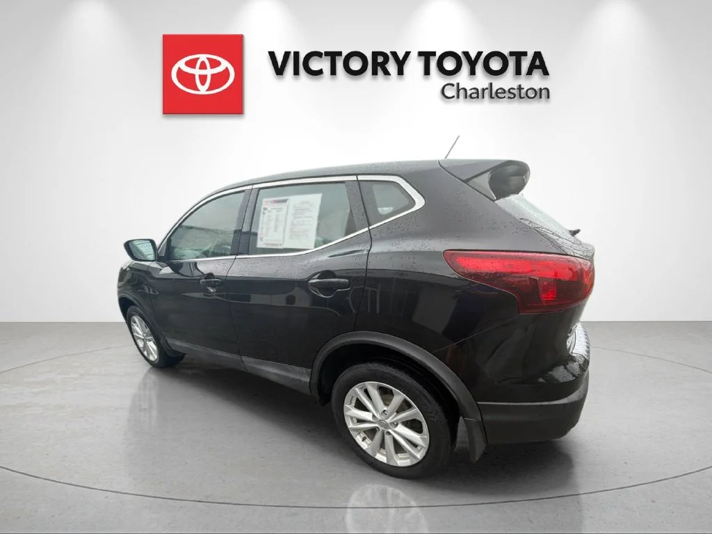 Used 2018 Black Nissan S image 3