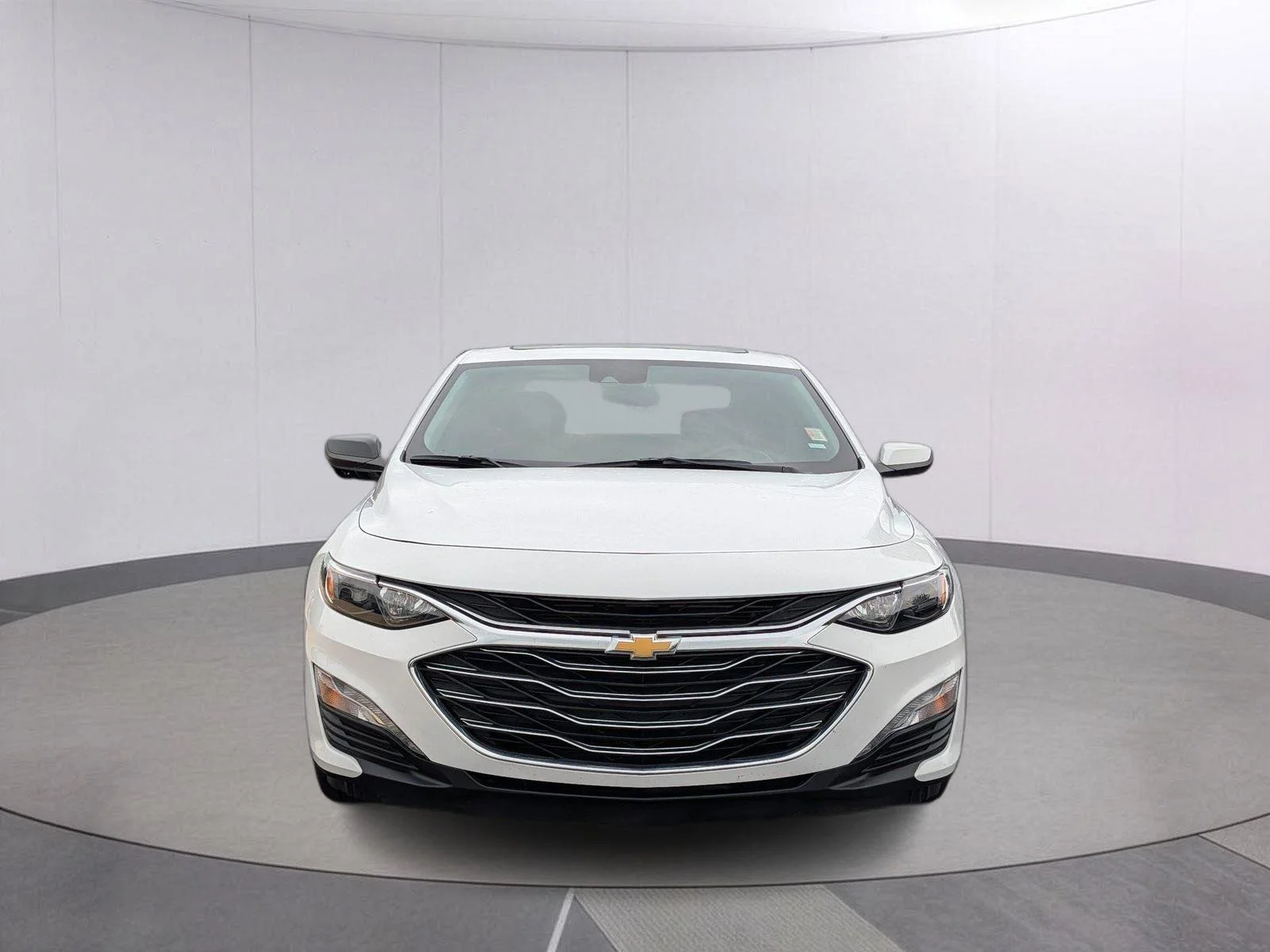 Used 2024 Summit White Chevrolet LT image 8