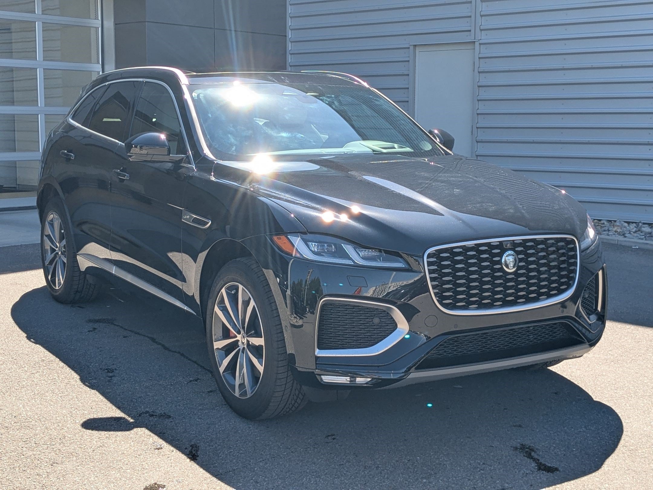 New 2026 Santorini Black JAGUAR  P400 R-DYNAMIC S image 3