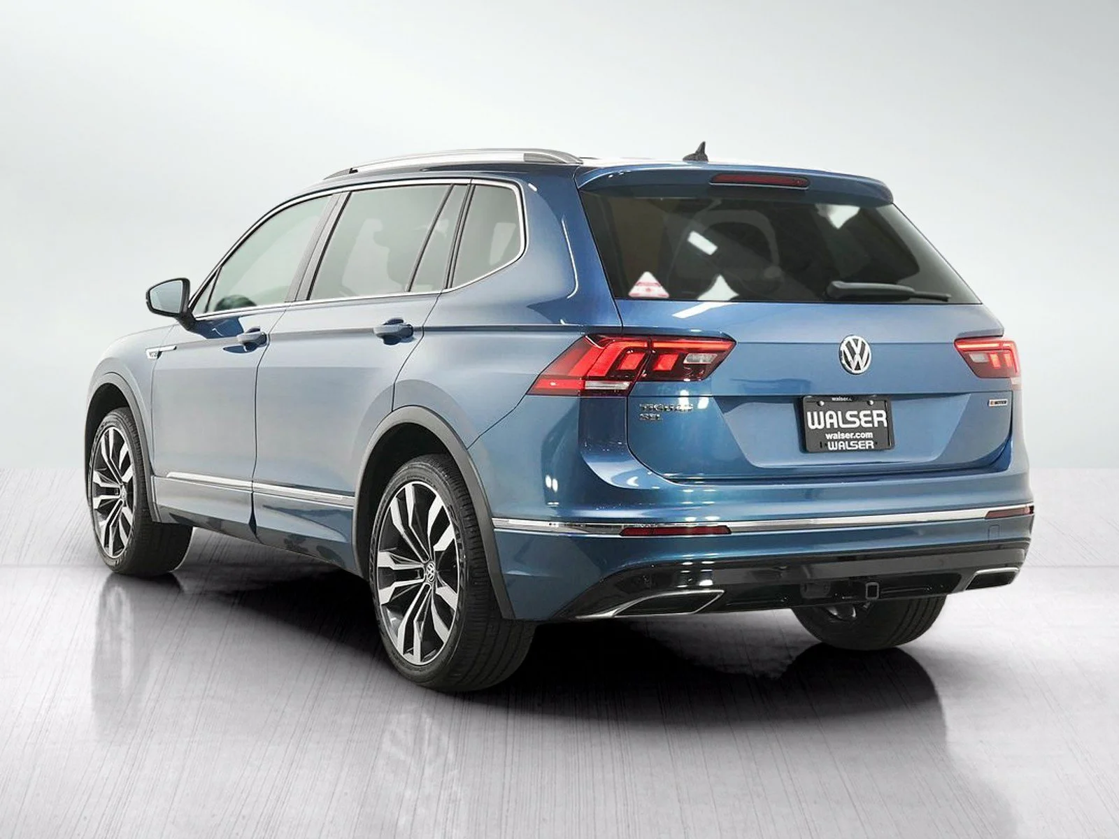 Used 2020 Blue Metallic Volkswagen 2.0T SEL Premium R-Line image 4