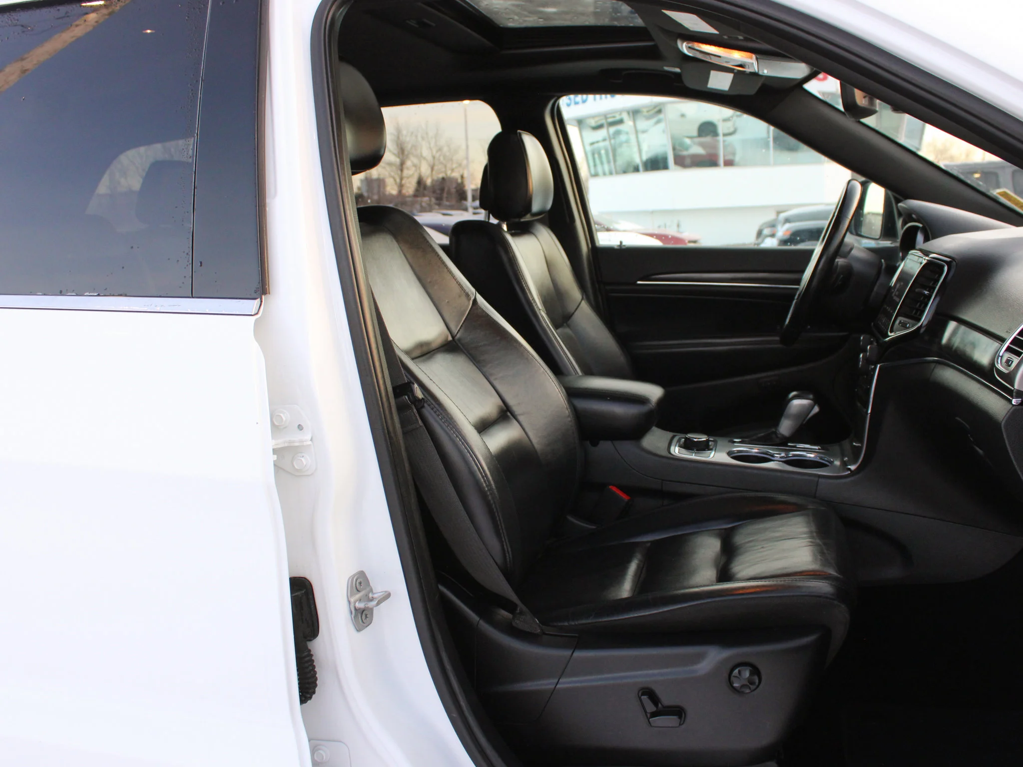 Used 2019 White Jeep Limited * No Accidents | Heated Seats | Apple CarPlay | V6 | Sunroof image 17