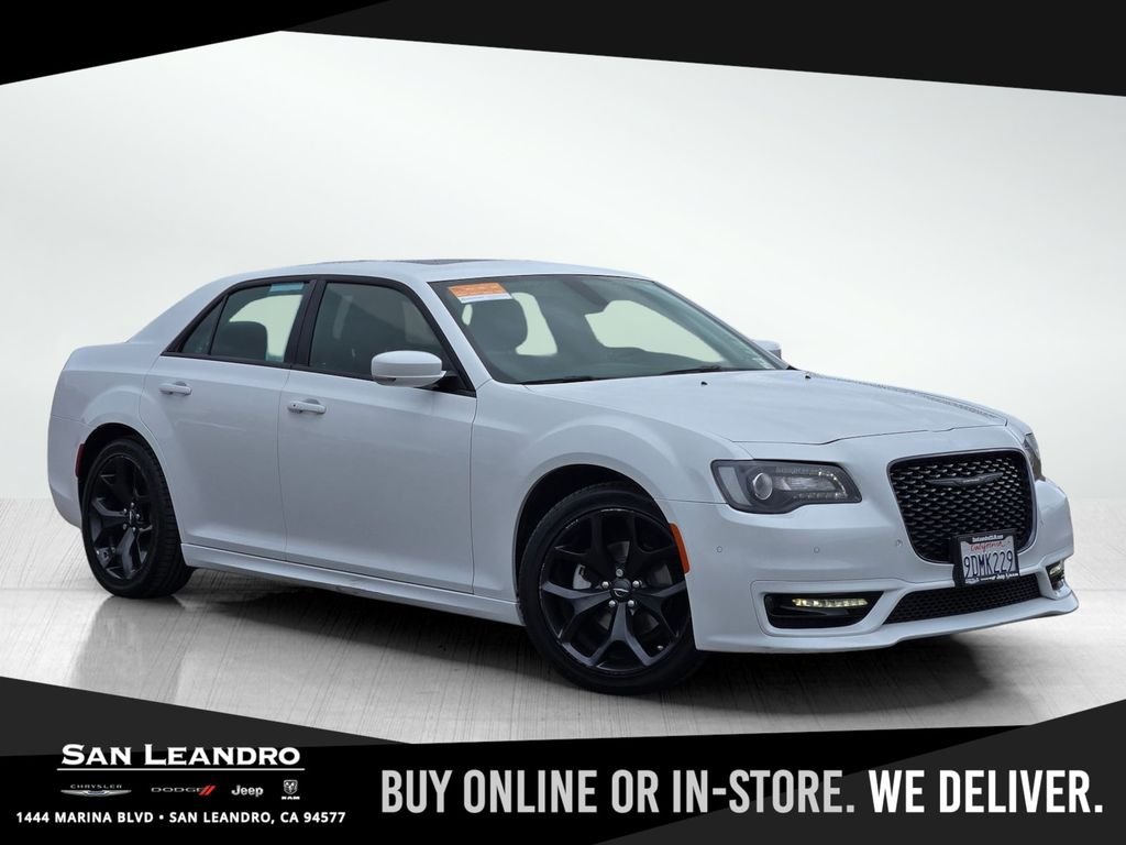 2022 Chrysler 300 Touring L's photo