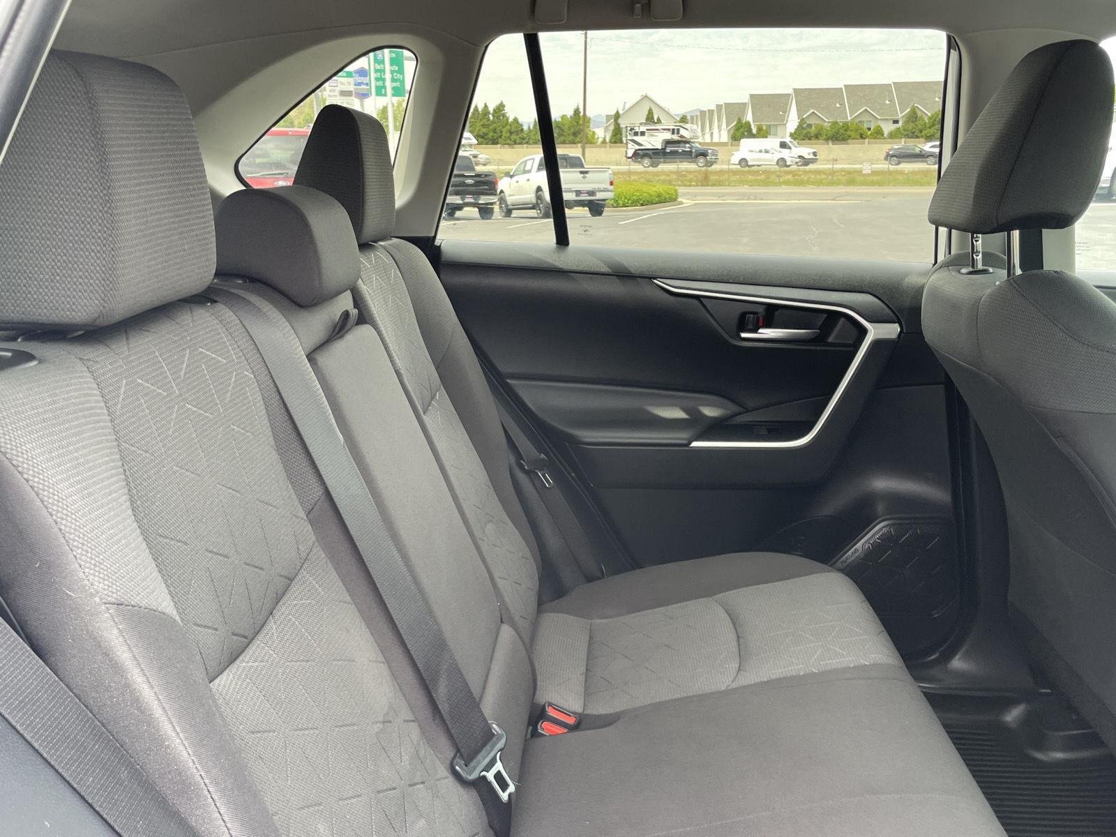 2022 Toyota RAV4 XLE - Photo 41