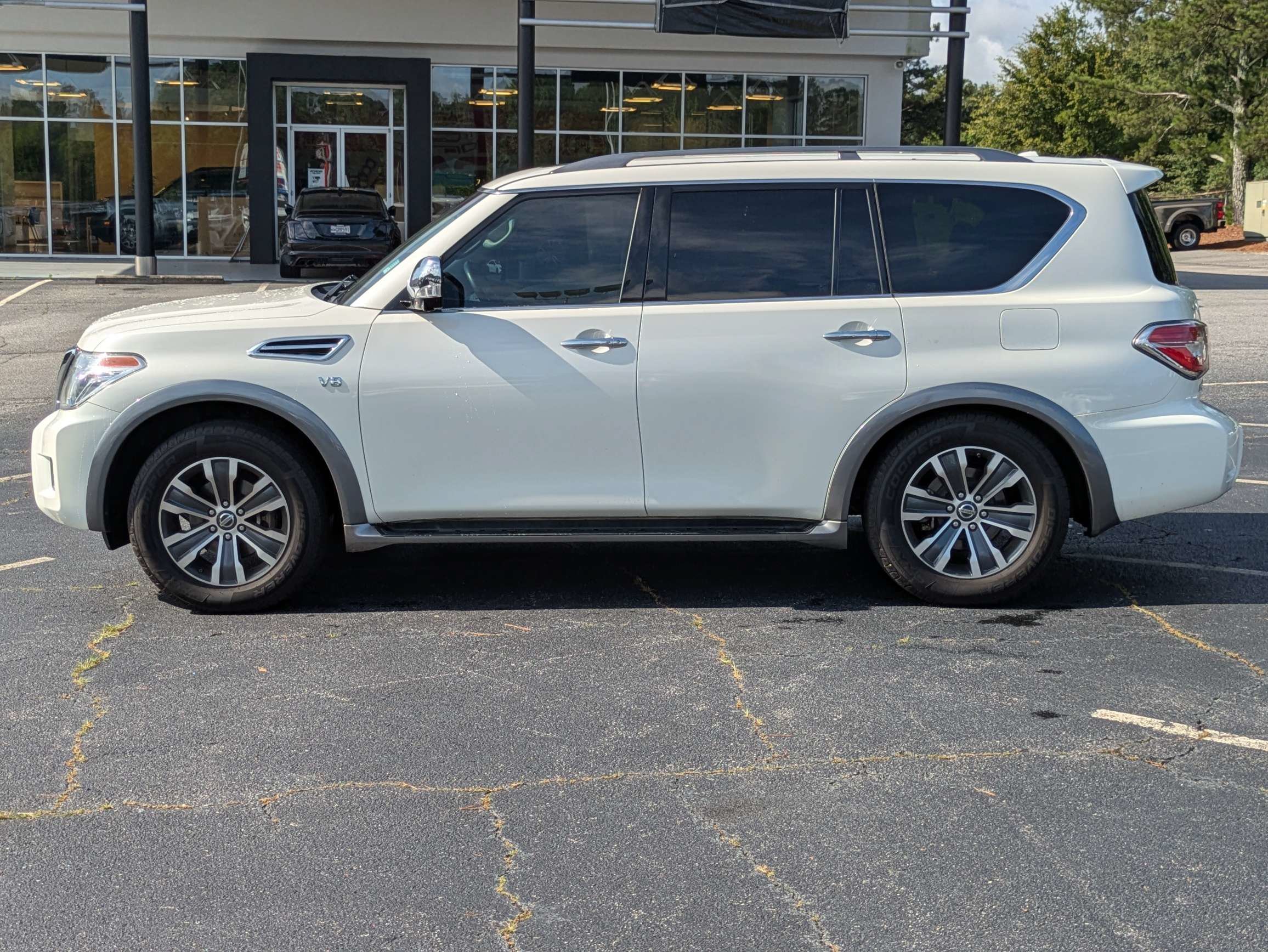 Used 2017 White Nissan SL image 6