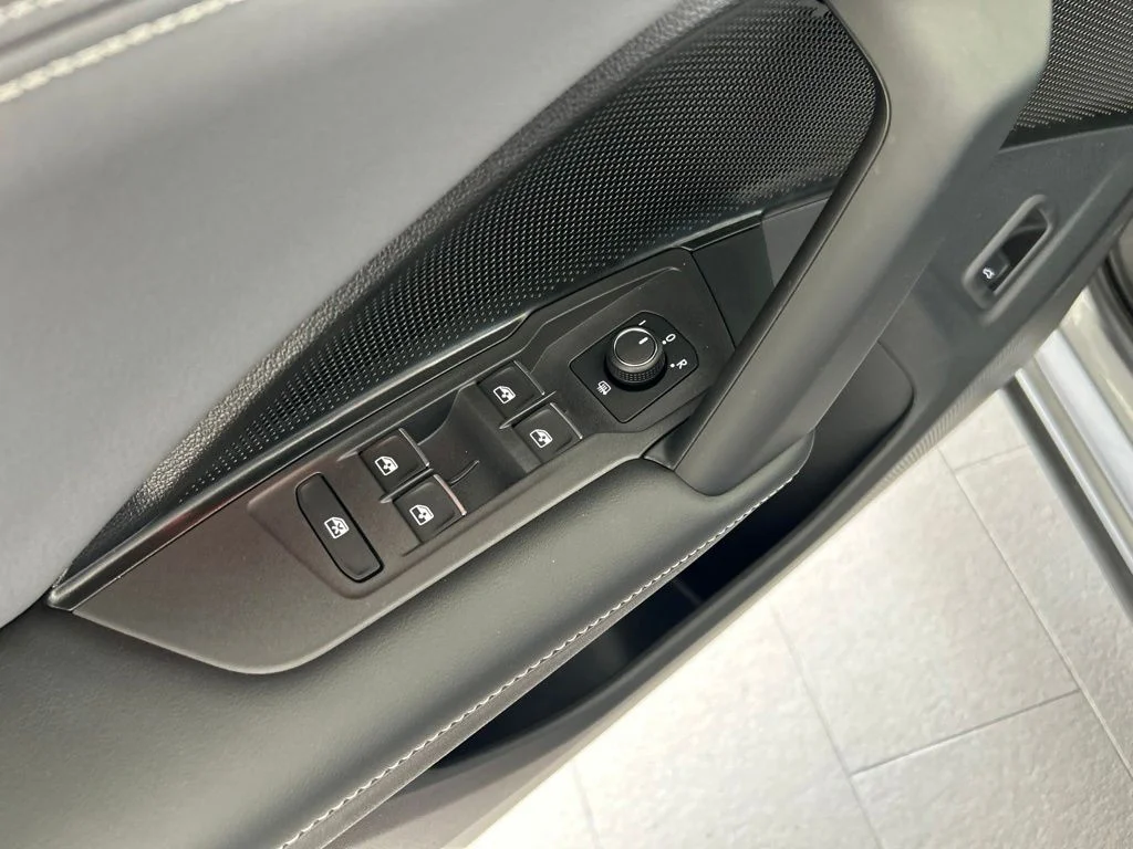 2026 Volkswagen Tiguan SE - Photo 14