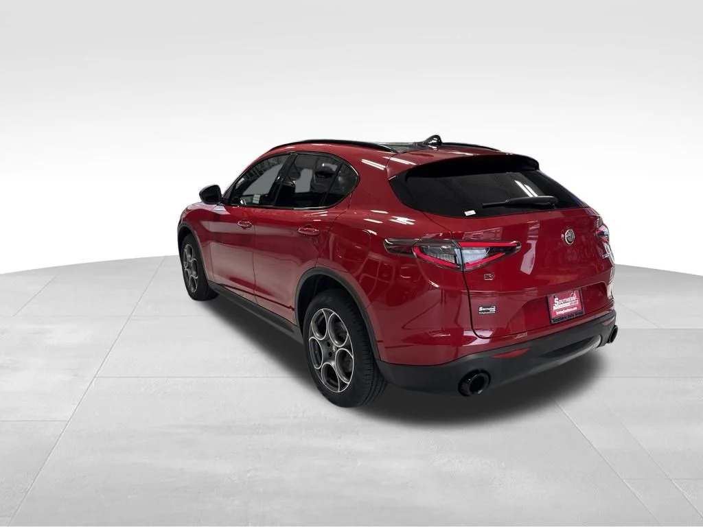 Used 2025 Red Alfa Romeo Base image 5