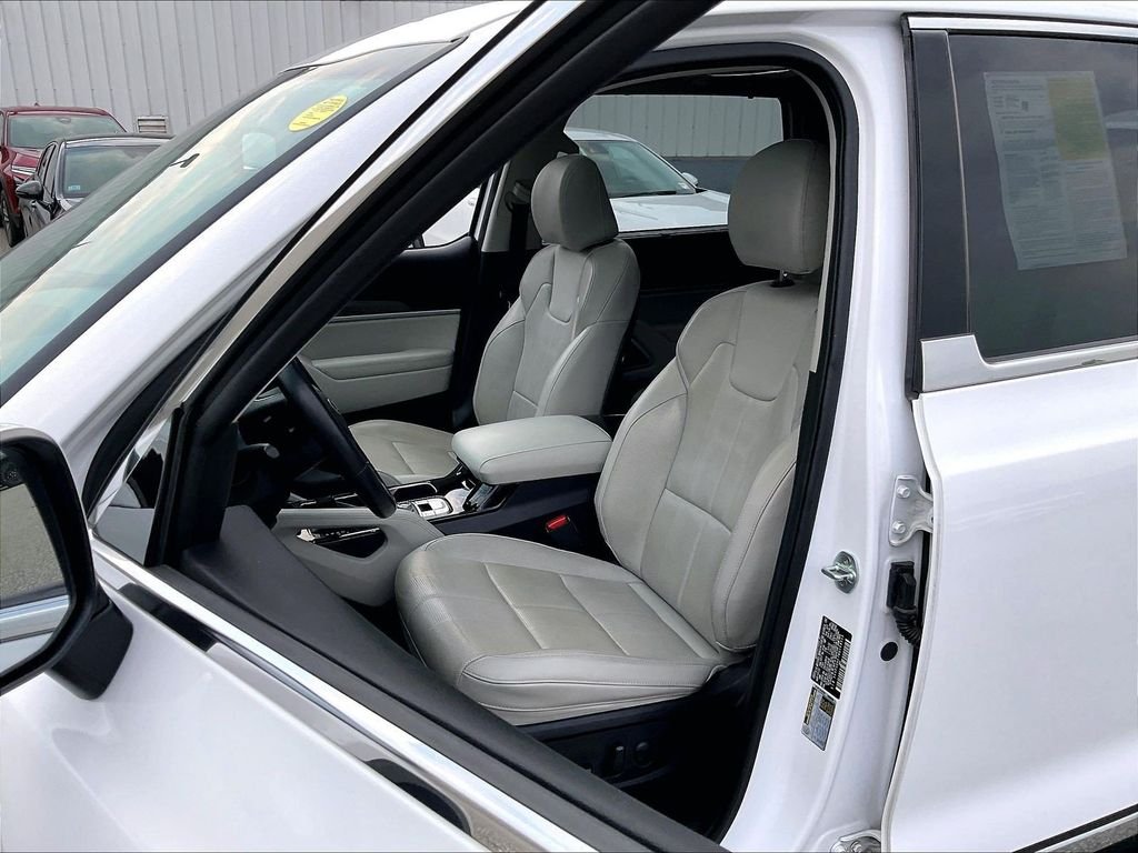 Used 2021 White Kia EX image 10