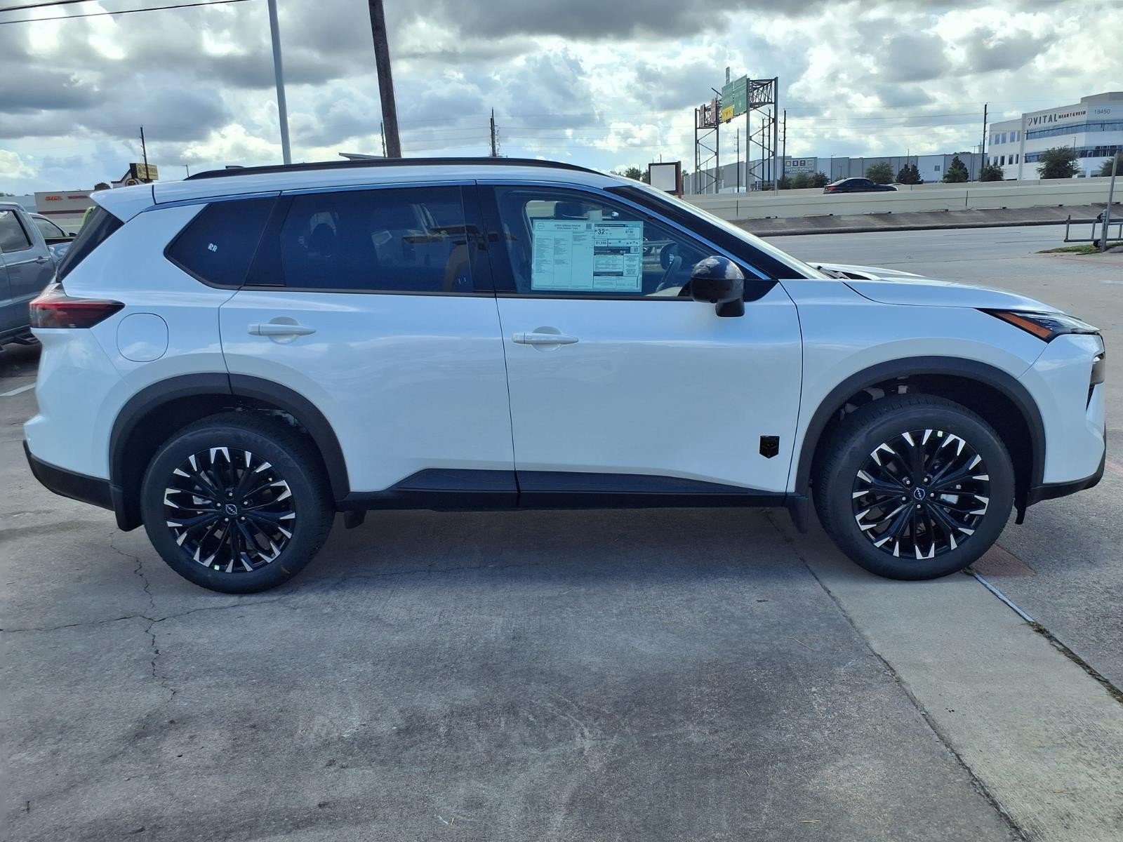 New 2026 Everest White Pearl TriCoat Nissan Dark Armor™ image 8