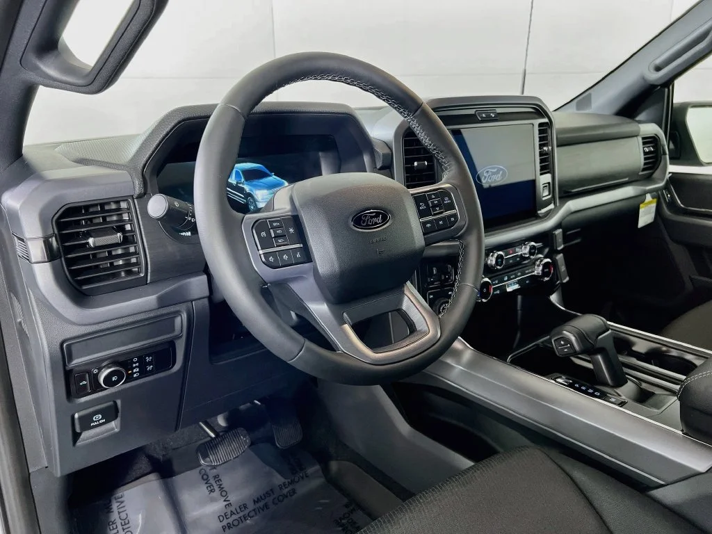 New 2026 Oxford White Ford XLT image 3