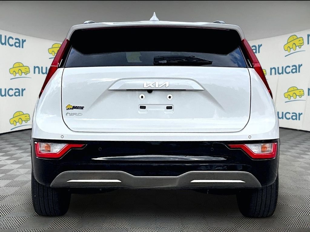 Used 2024 White Kia Wind image 5