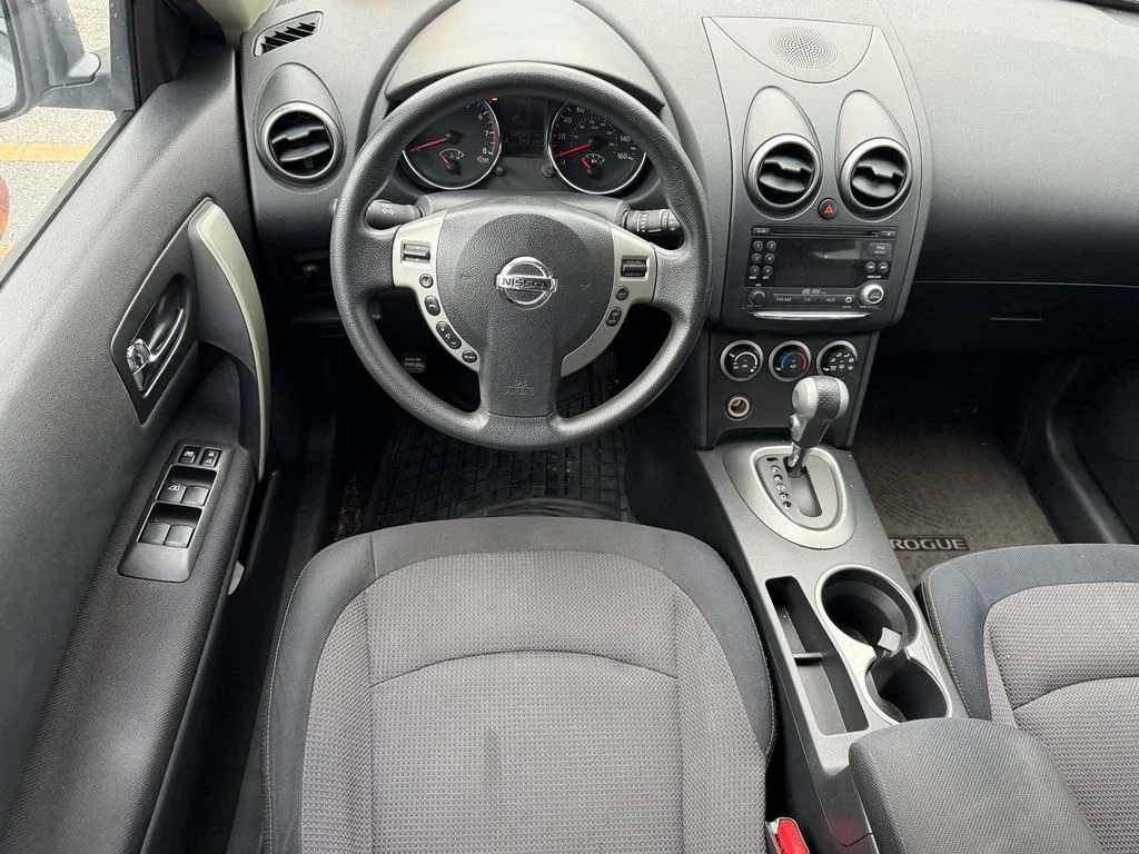 Used 2011 Silver Nissan SV image 7