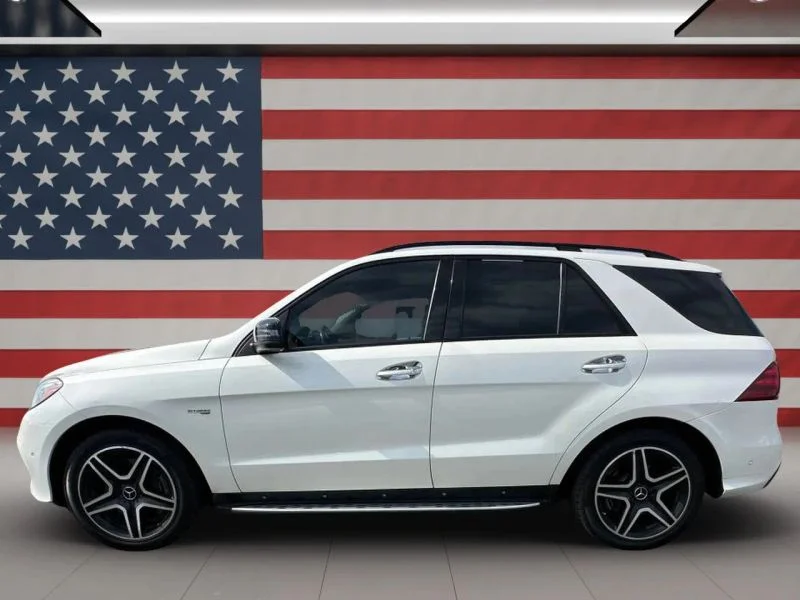 Used 2017 White Mercedes-Benz GLE 43 Sport Utility 4D image 2