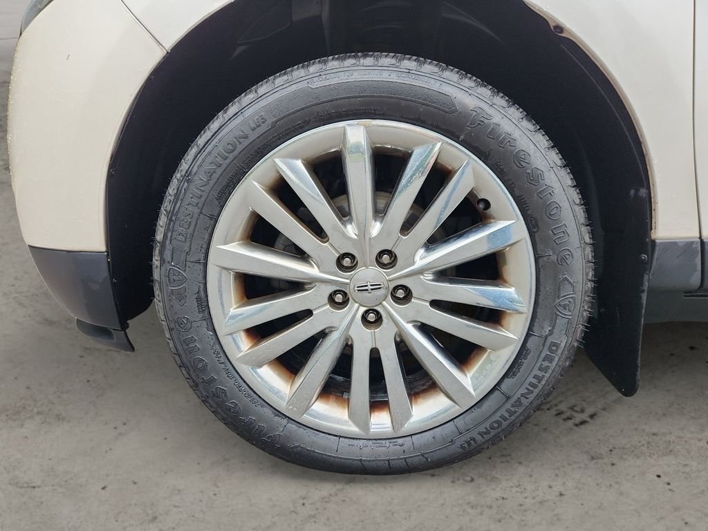 Used 2015 White Lincoln Base image 9
