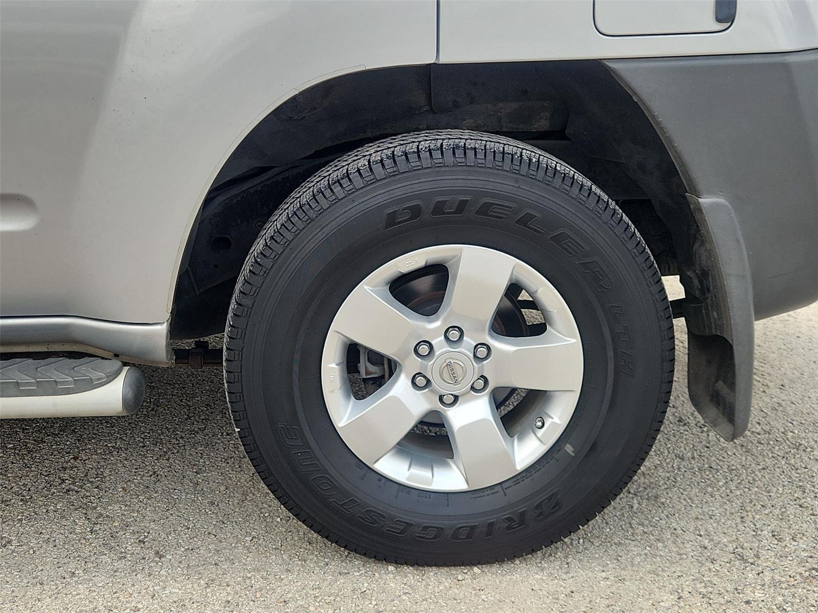 Used 2010 Silver Nissan S image 28