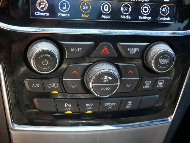 Used 2020 Velvet Jeep Overland image 23