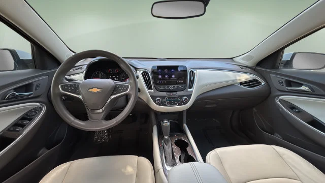 Used 2019 SUMMIT WHITE Chevrolet LT image 16
