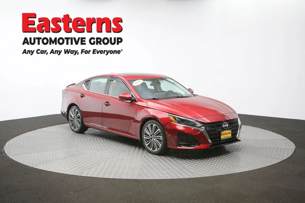 Used 2023 Red Nissan 2.5 SL image 49