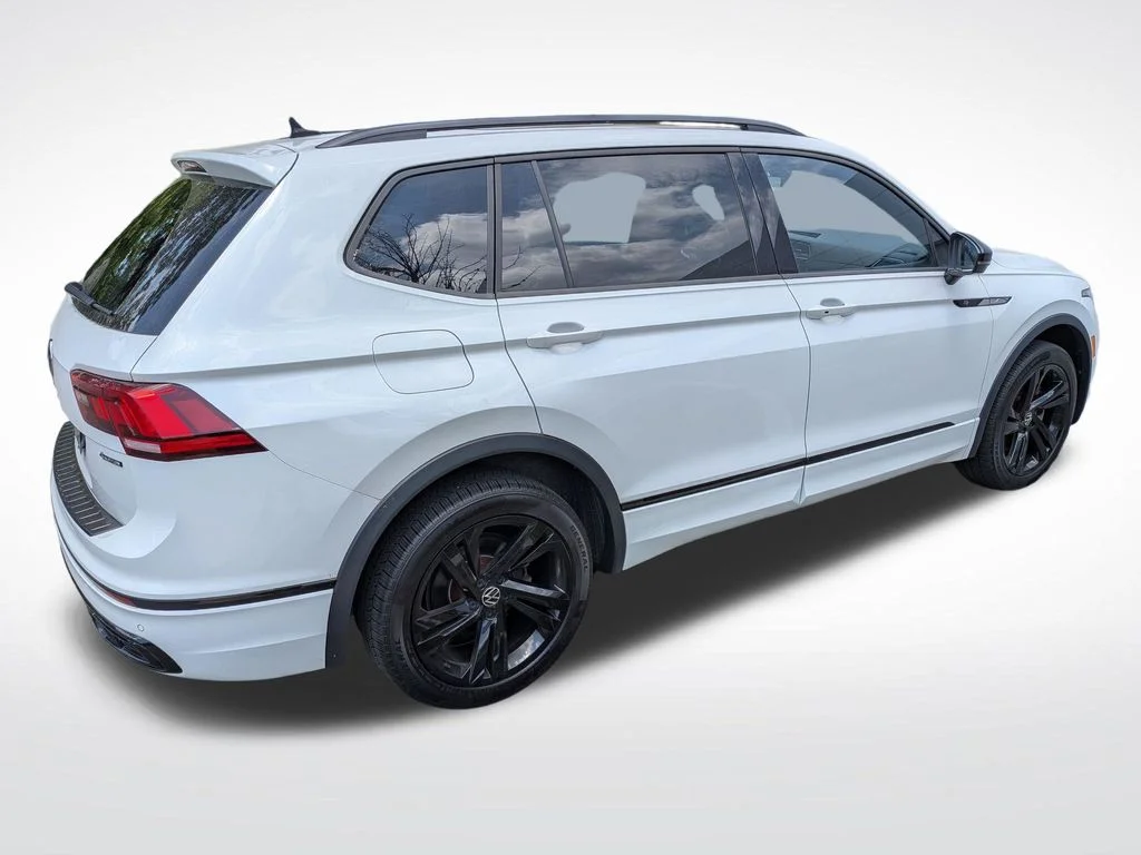 Used 2023 White Volkswagen 2.0T SE R-Line Black image 3