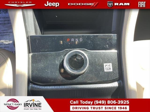 New 2026 Diamond Black Crystal Pearl-Coat Exterior Paint Jeep Limited image 19