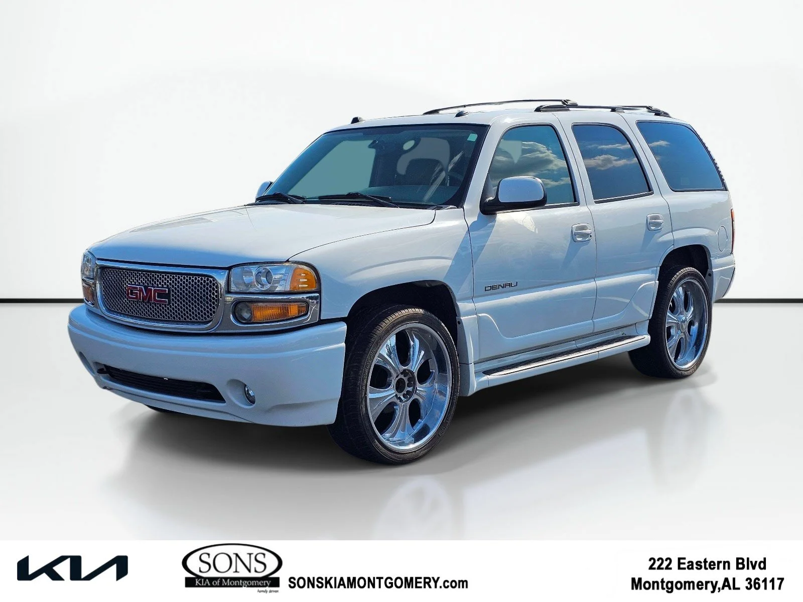 Used 2005 Summit White GMC Denali image 1
