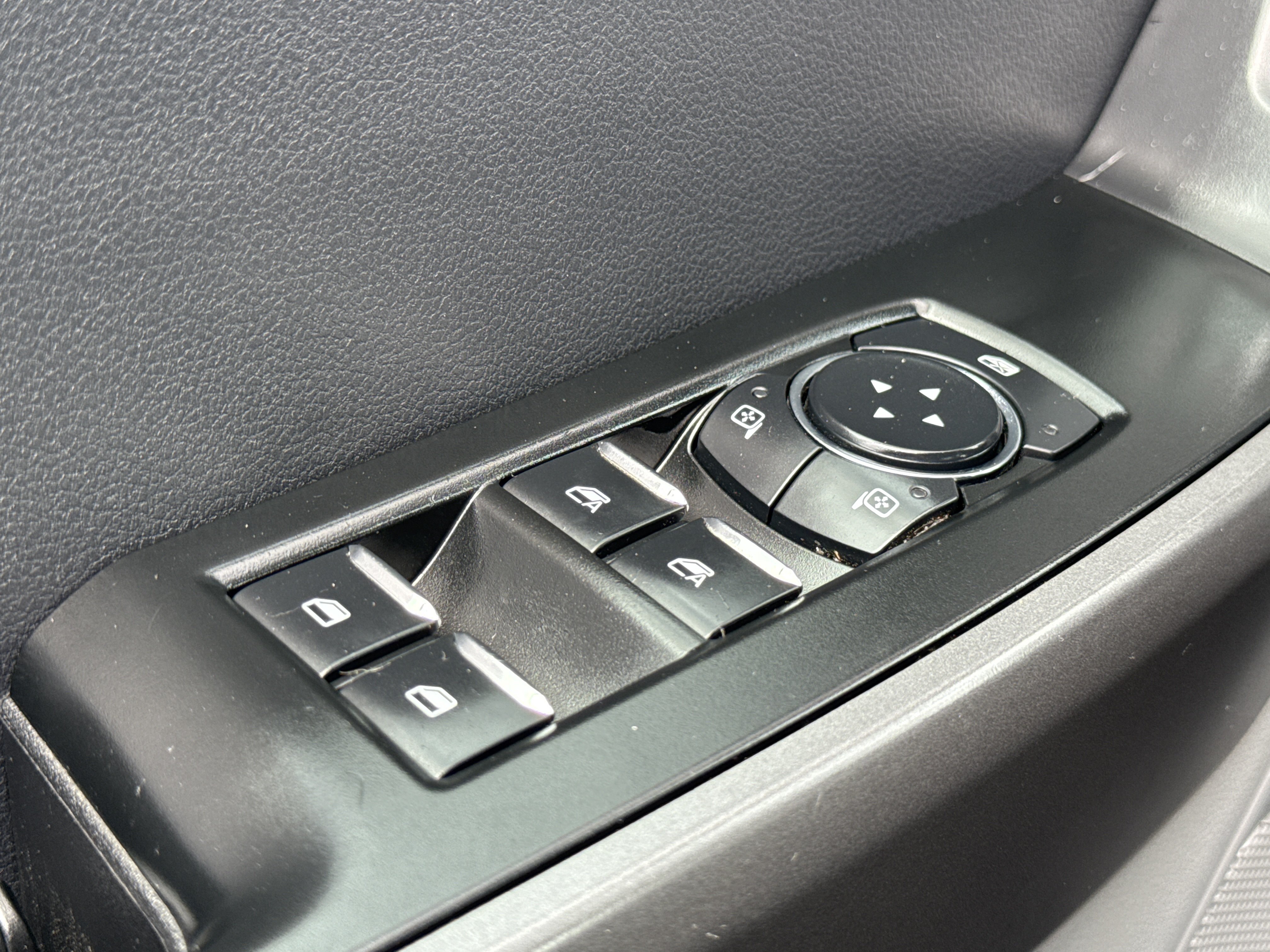 Used 2025 Oxford White Ford XLT image 30