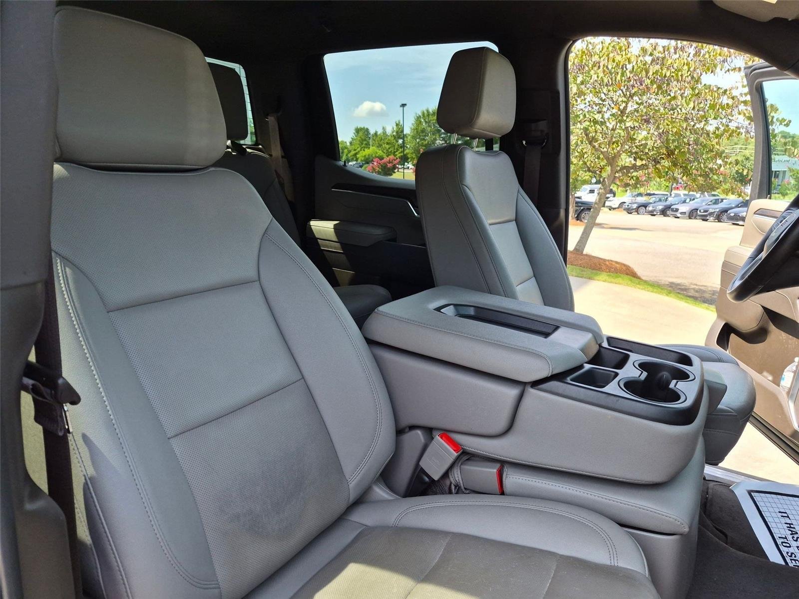 Used 2025 Onyx Black GMC SLT image 32