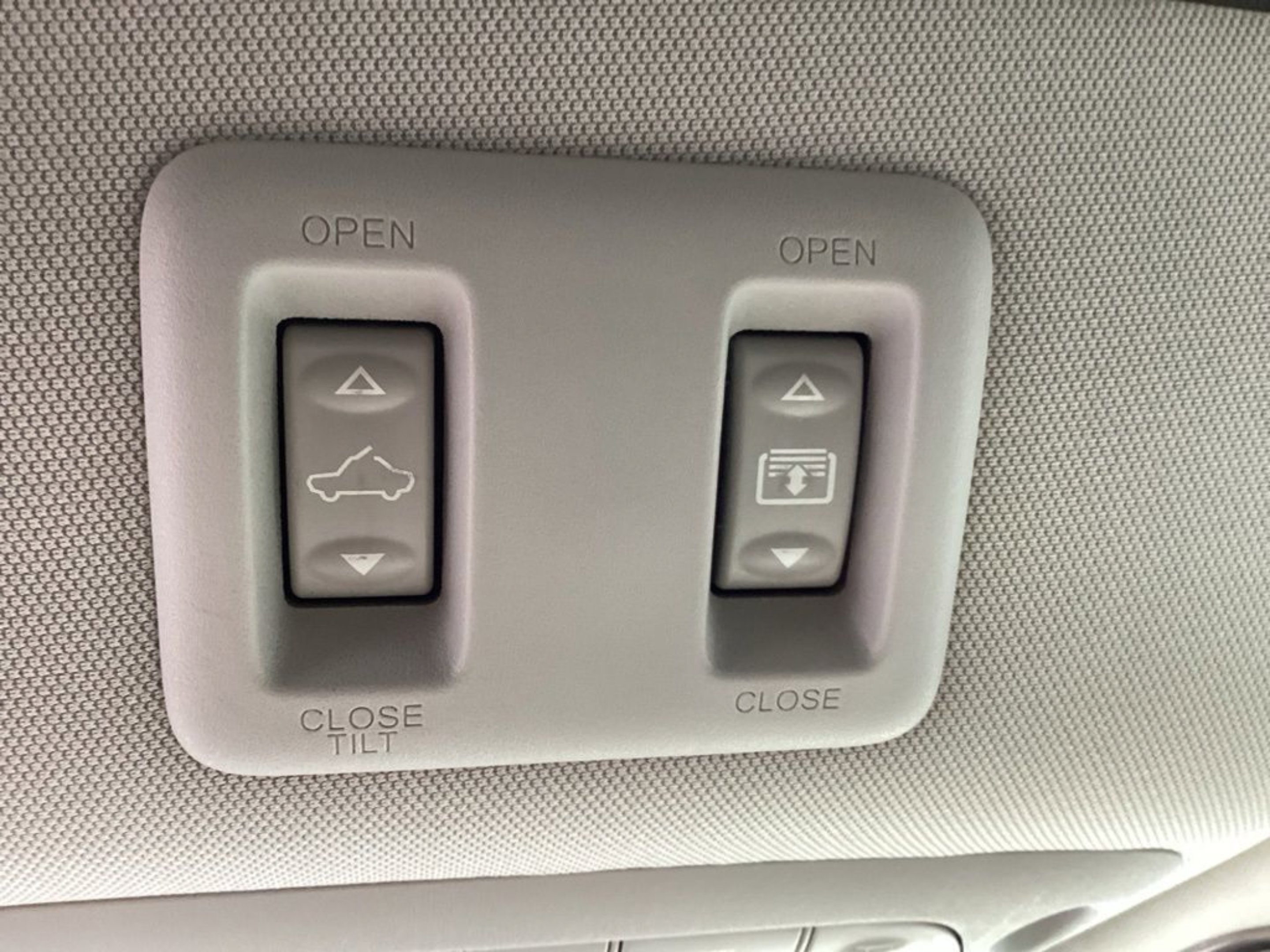 Used 2024 White Nissan SL image 15