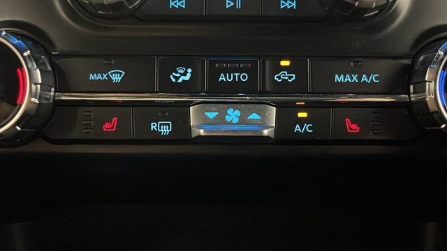 Used 2024 Agate Black Metallic Ford XLT image 28