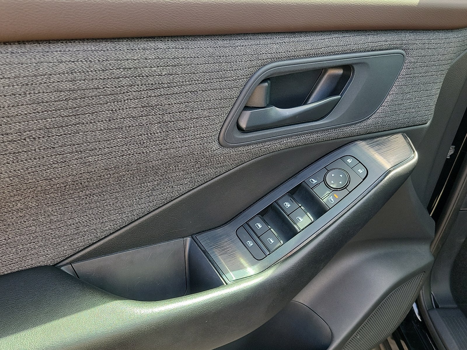 2023 Nissan Rogue S - Photo 18