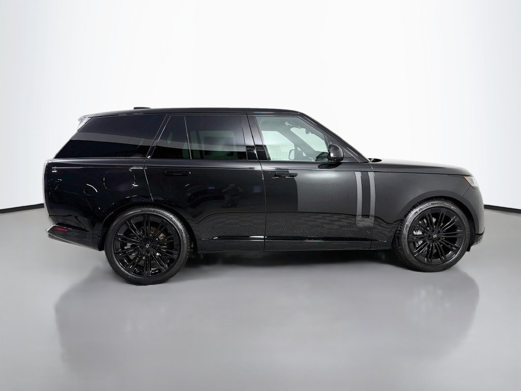 New 2027 Santorini Black Land Rover SE image 4