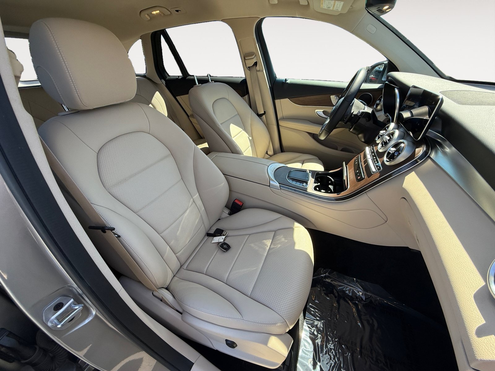 Used 2022 Mojave Silver Metallic Mercedes-Benz GLC 300 image 19