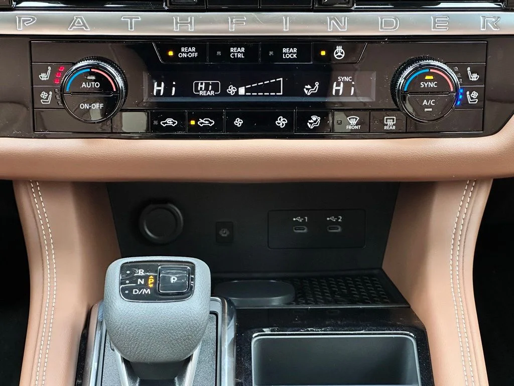 New 2026 Everest White Pearl/Black Nissan Platinum image 27
