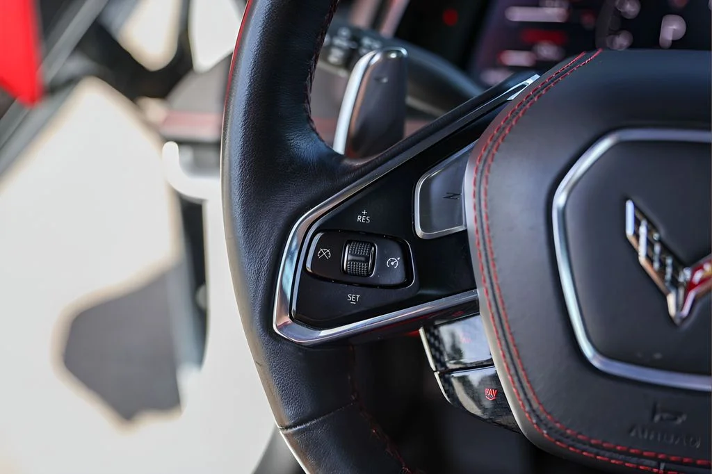 Used 2021 White Chevrolet Stingray image 12