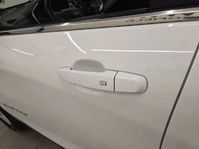 Used 2024 Summit White Chevrolet LT image 19