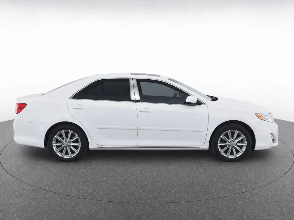 Used 2012 Super White Toyota XLE image 4