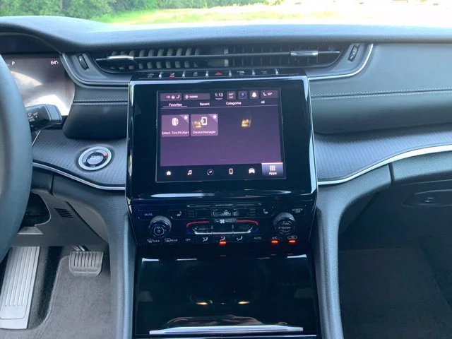 Used 2025 White Jeep Altitude image 34