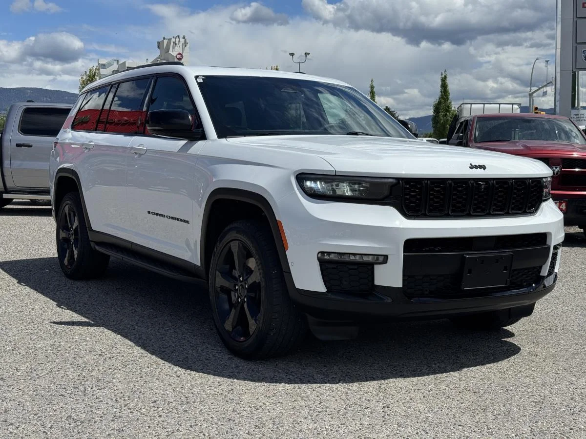 Used 2024 White Jeep Limited image 3