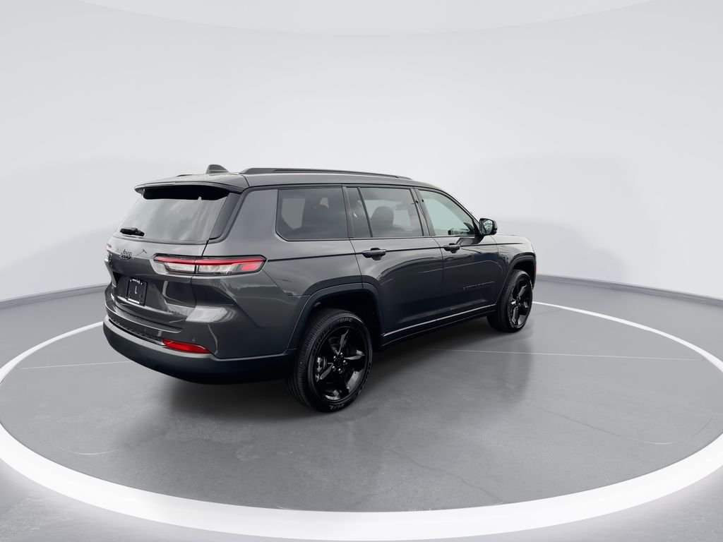 Used 2025 Gray Jeep Altitude X image 8