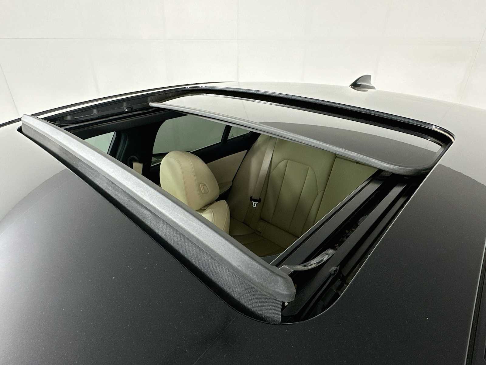 Used 2021 Black Sapphire Metallic BMW 330e image 20