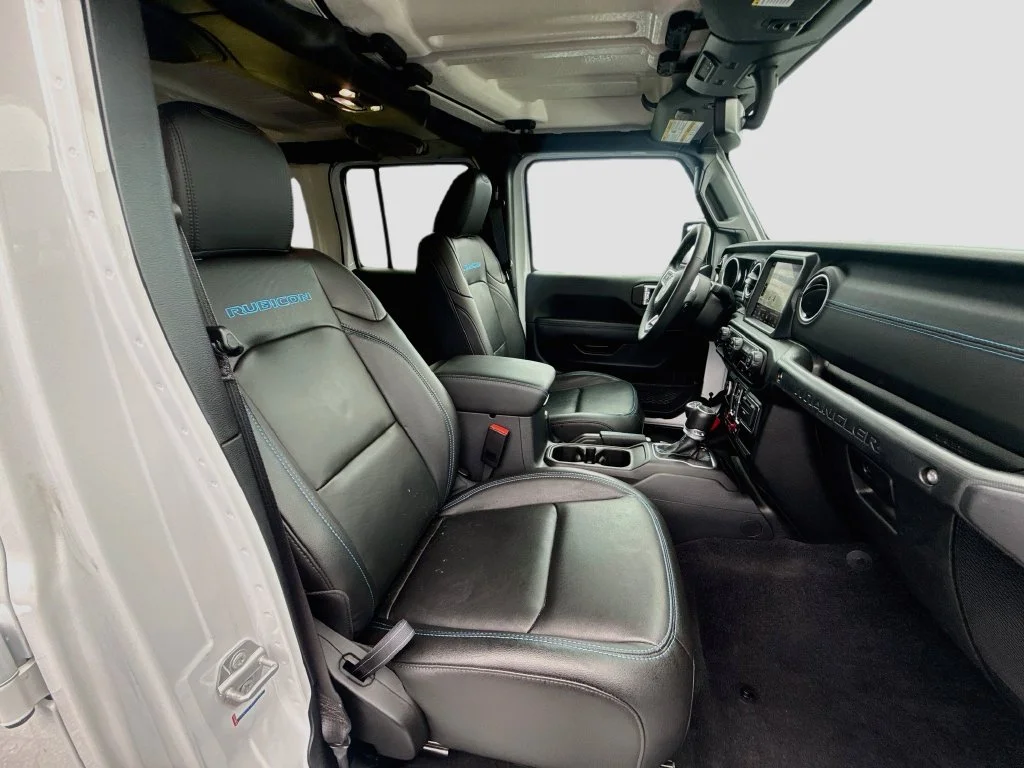 Used 2023 White Jeep Rubicon 4xe image 32