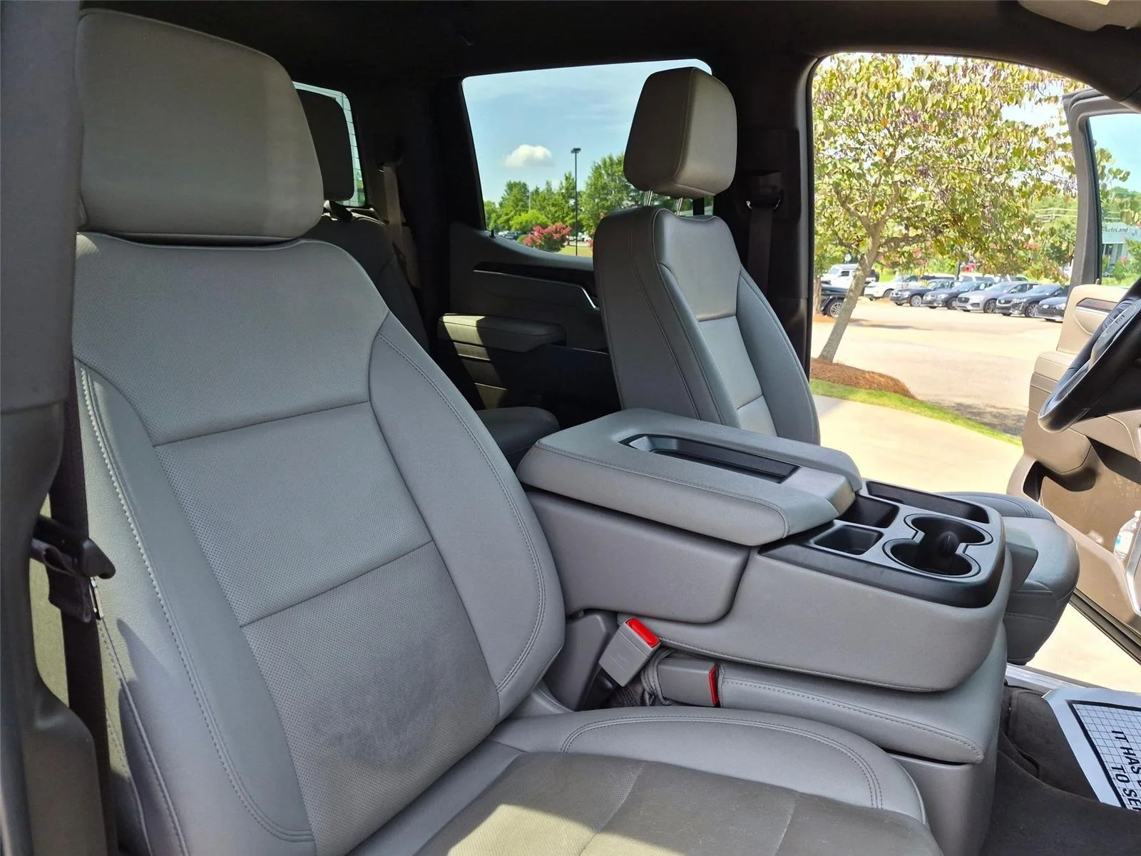 Used 2025 Onyx Black GMC SLT image 32