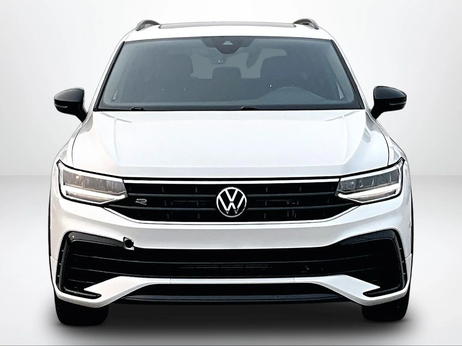 Used 2023 White Volkswagen 2.0T SE R-Line Black image 4